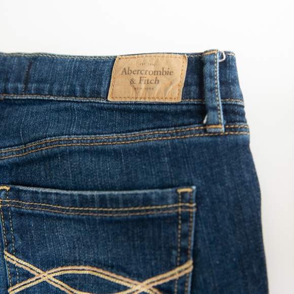 Abercrombie & Fitch Dark Denim Perfect Stretch Cuffed Shorts Size 6/W28 - Picture 8 of 13